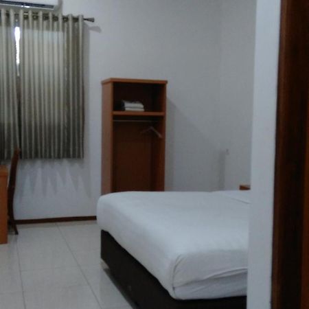 Aurora Hotel Siliwangi Чиребон Номер фото